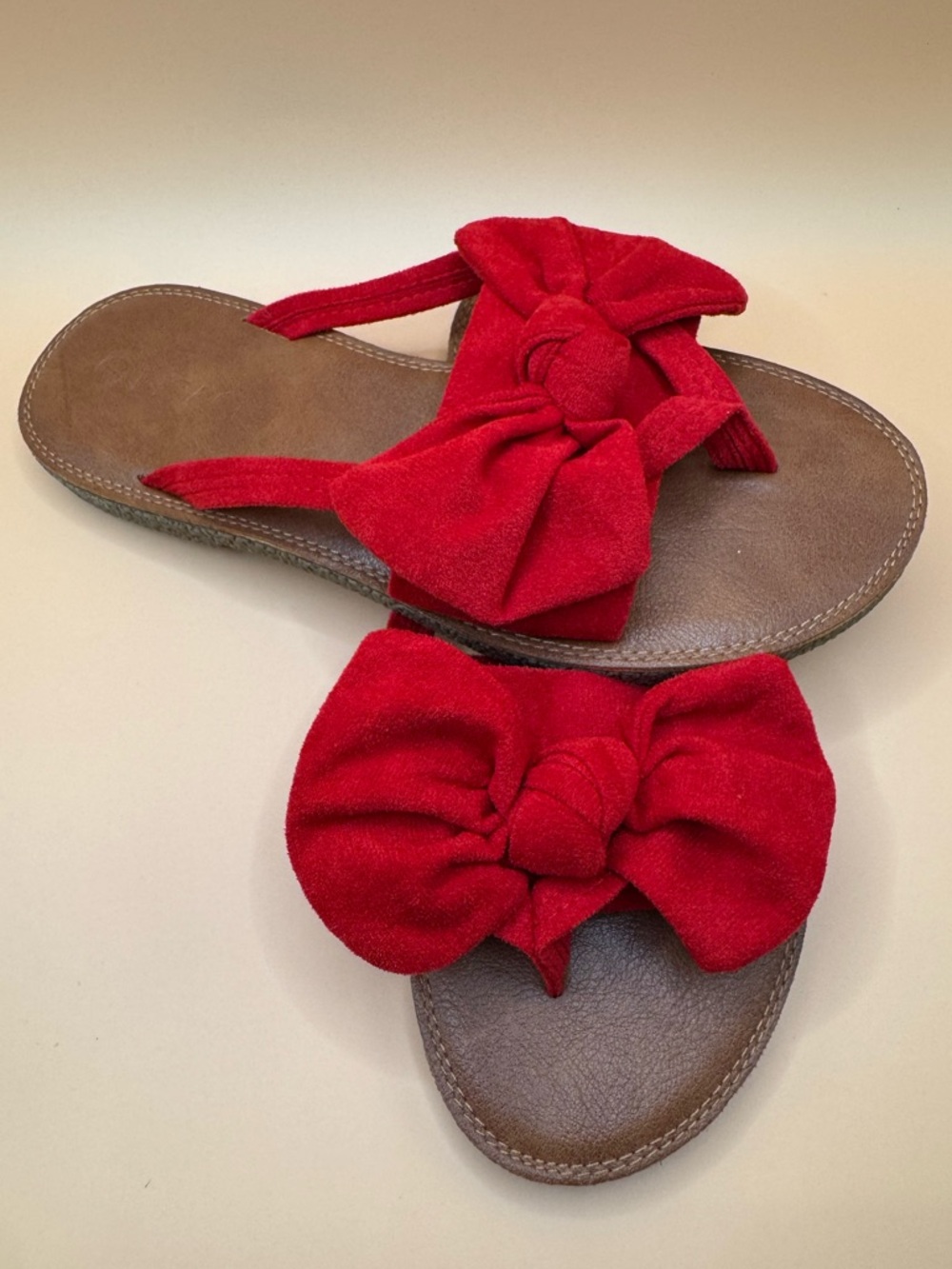Red Bow Slide Sandals Size 7 Beachy Eye Catching Summer Slides faux suede
